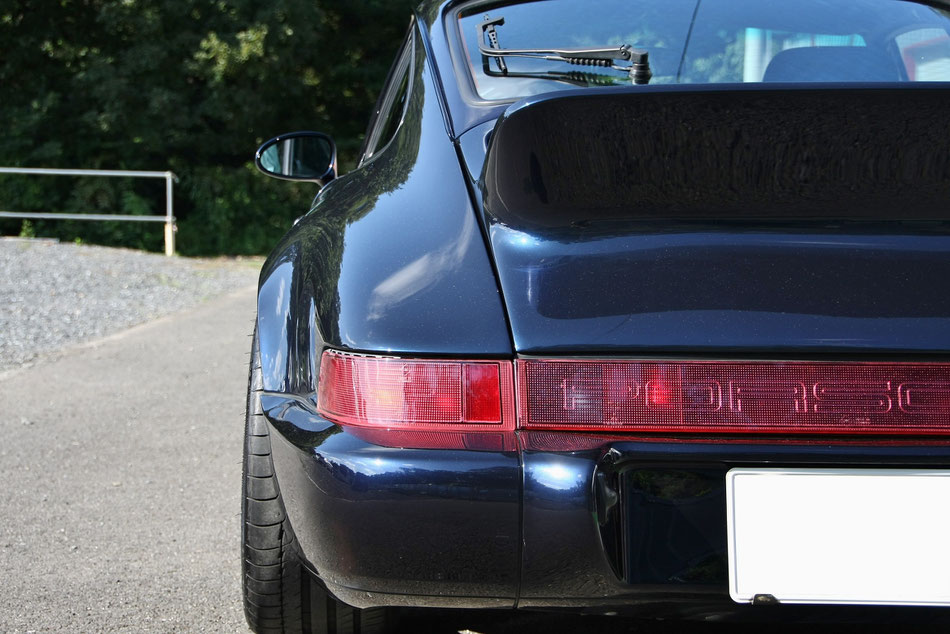 磨き後の964カレラ4のお尻はより魅力的に