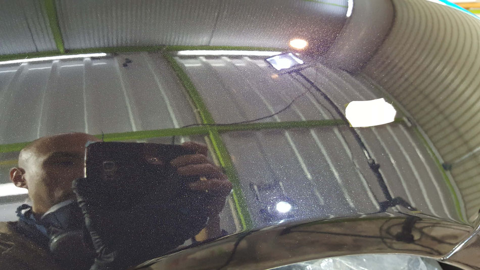 ケイマンのリアフェンダー磨き後 バサルトブラックの研磨 黒い車の下地処理工程 10cm程の線傷も消えました