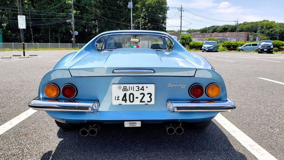 フェラーリディーノ２４６ｇｔのくすんでいたブルーの塗装は磨きで艶が復活 自然光でも透明感が向上