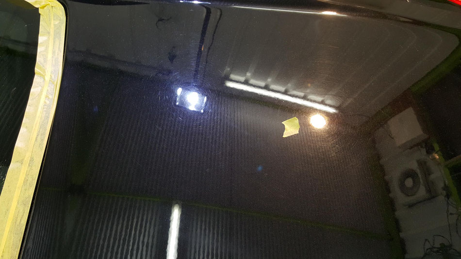 リアハッチの傷が多い987ケイマン 投光器の周りに薄い傷が映ってます