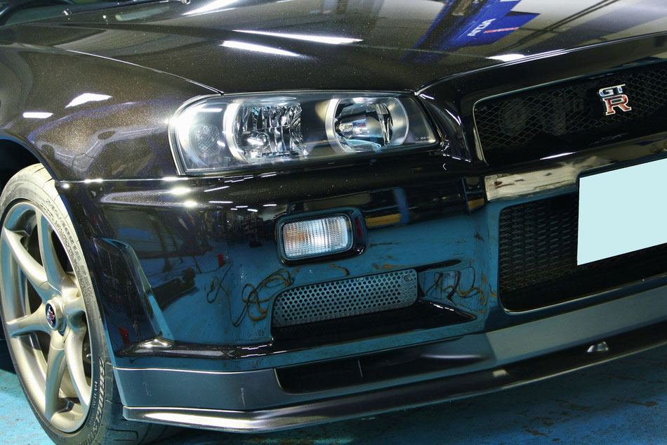 ＢＮＲ３４Ｍスペック黒 磨き・コーティング後のフロント周辺の光沢 黒いスカイラインＧＴ‐Ｒの傷除去
