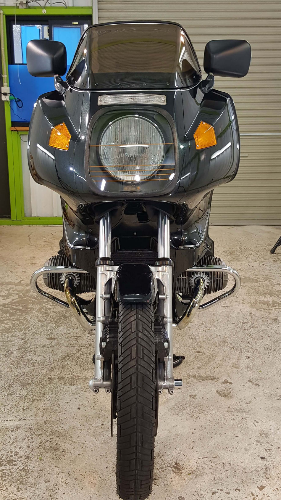R100RSのガラスコーティング施工後 BMWの古いバイクを磨く 新車の艶