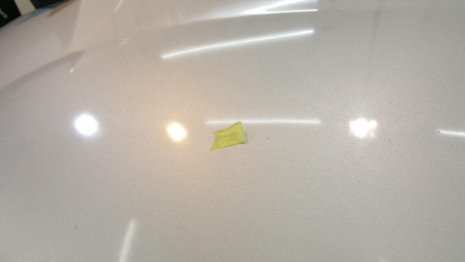 ユーノス・ロードスターのボンネットのチョーキング 車の塗装に艶が無い