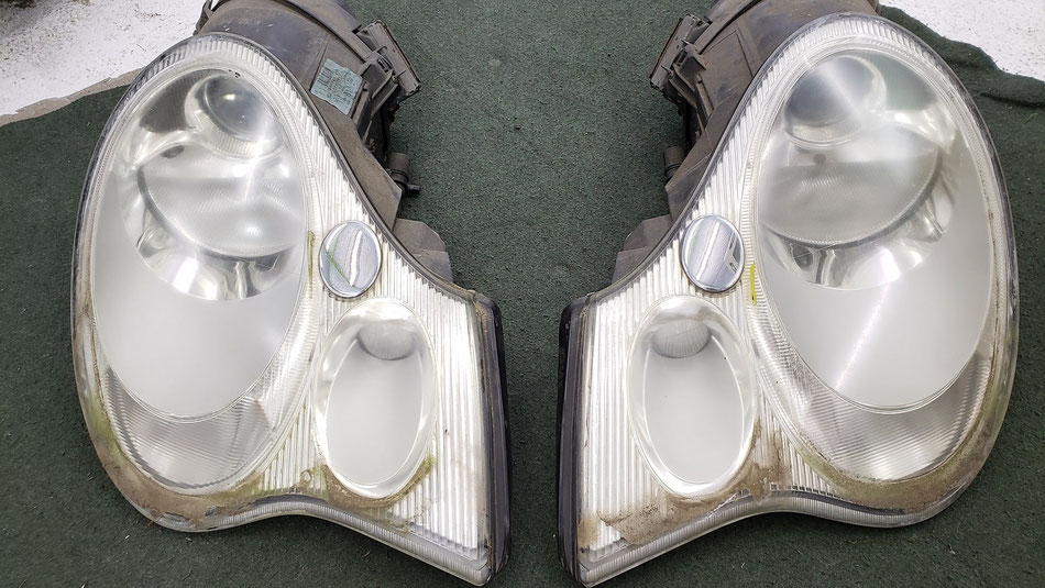 996のヘッドライトは経年劣化で黄ばみが発生