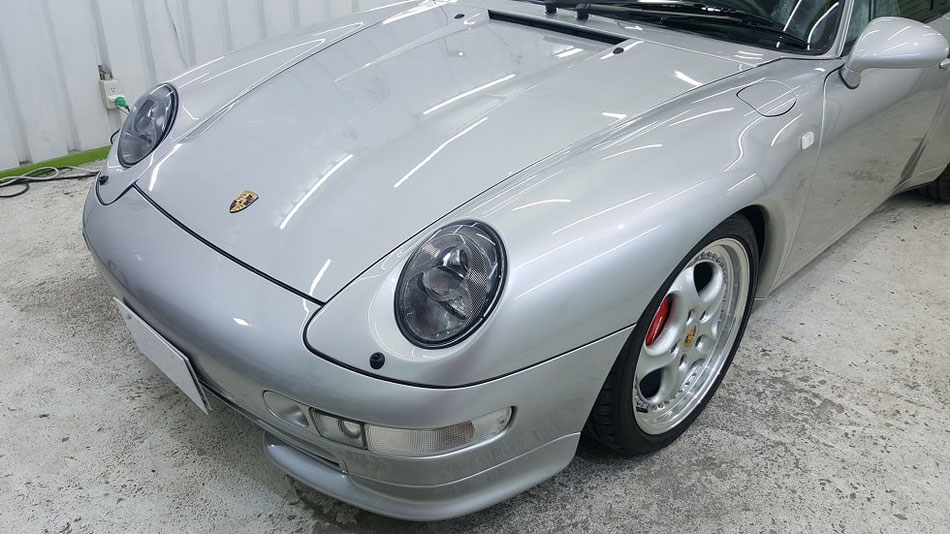空冷ポルシェ993ポーラシルバーの磨き後 フロント周りの艶
