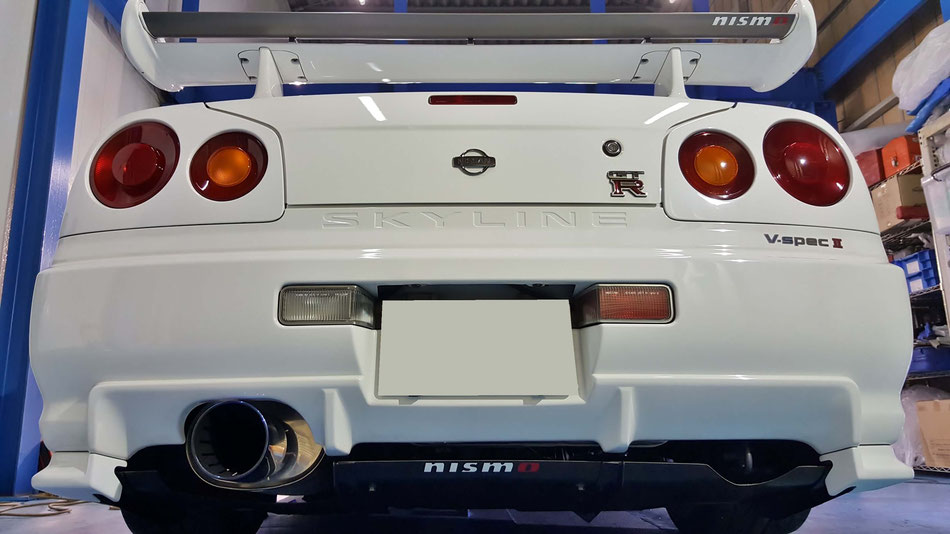 BNR34VスペックⅡの磨き後の光沢 塗装の艶改善 水アカ除去 GT‐Rにニスモステッカー