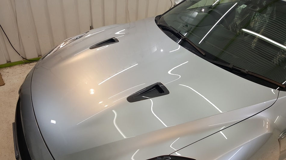 r35gt-r ボンネットのクレーター除去後の艶・光沢・輝き 埼玉の車磨き専門店