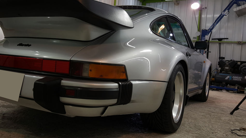 930ターボのリアフェンダー セラミックコーティング完成