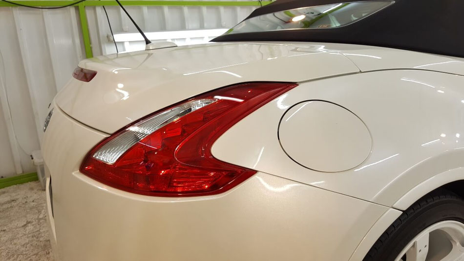 Z34ロードスターのリアフェンダーの艶 コーティングメンテナンス後