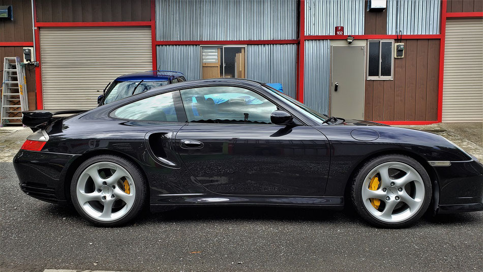 996ターボ黒のコーティングメンテナンス施工後のサイドビュー