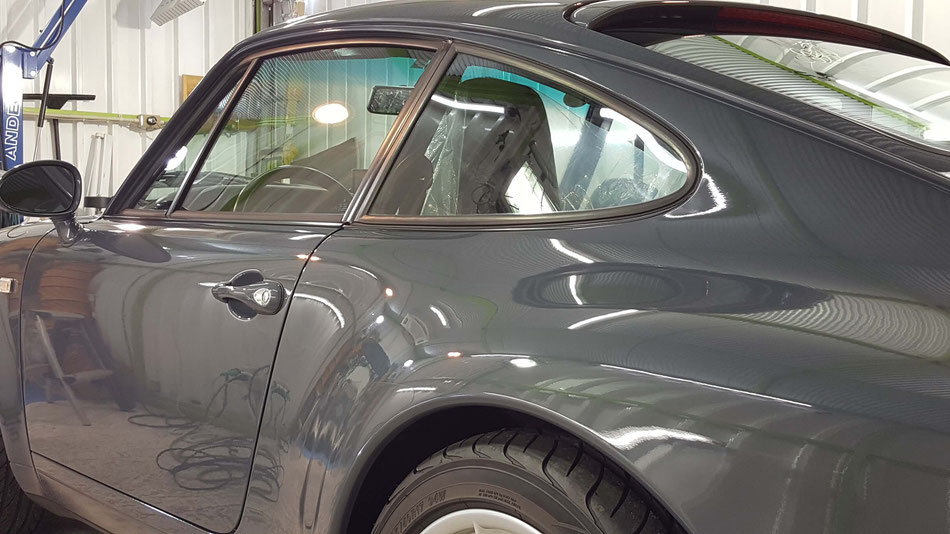 ポルシェ993のクォーターパネルの磨き