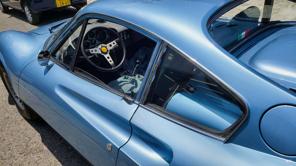 ディーノ２６４ｇｔのナノガラスコーティング後のドア、リアフェンダーの輝き