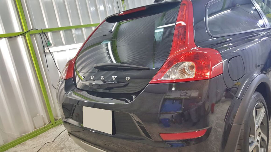 ボルボC30の研磨・ボディコーティング後の光沢 埼玉三芳の車磨き専門店・アートディテール