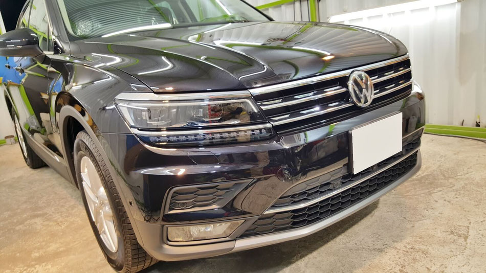 ティグアン新車のガラスコーティング 埼玉の車磨き専門店・アートディテール シミ対策で親水コーティング
