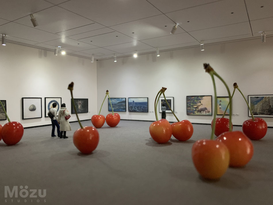 ミニチュア美術館と本物のさくらんぼ