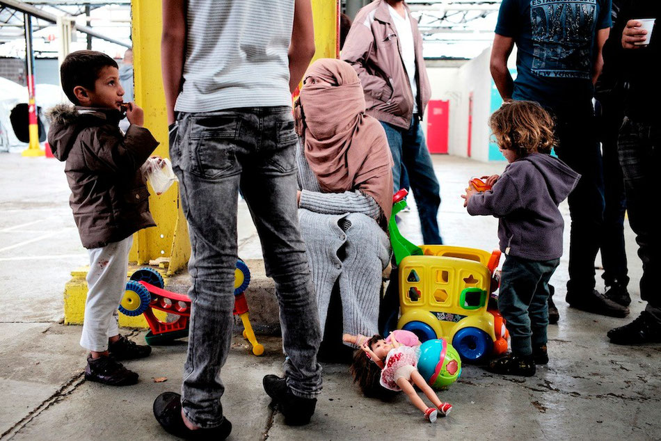 Toys and clothes collection for refugees - Namur - Belgium © François Struzik - simply human 2015