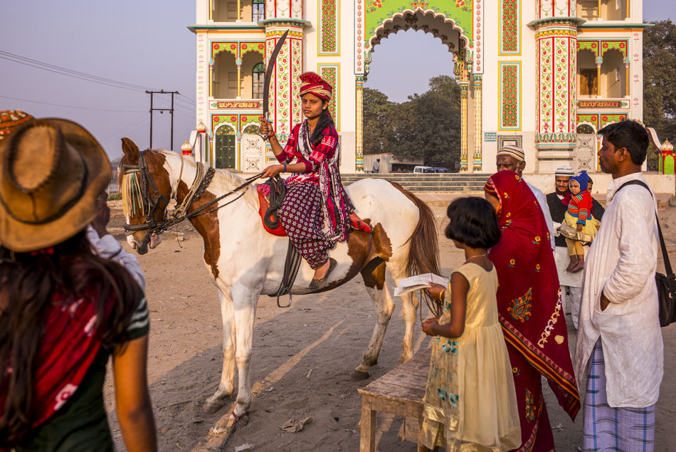 Shrines in UP, India  © François Struzik - simply human
