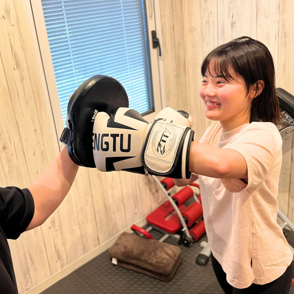 三宮でキックボクシング体験するなら｜女性も安心のマハロ式エクササイズ