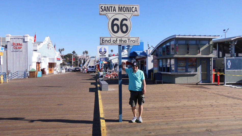 Bild: HDW und End of Trail: Santa Monica Pier; in Los Angeles, California; Route 66 oder nix