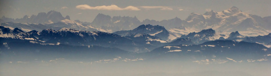 Snow-capped mountains  / Photo de crystal Jones