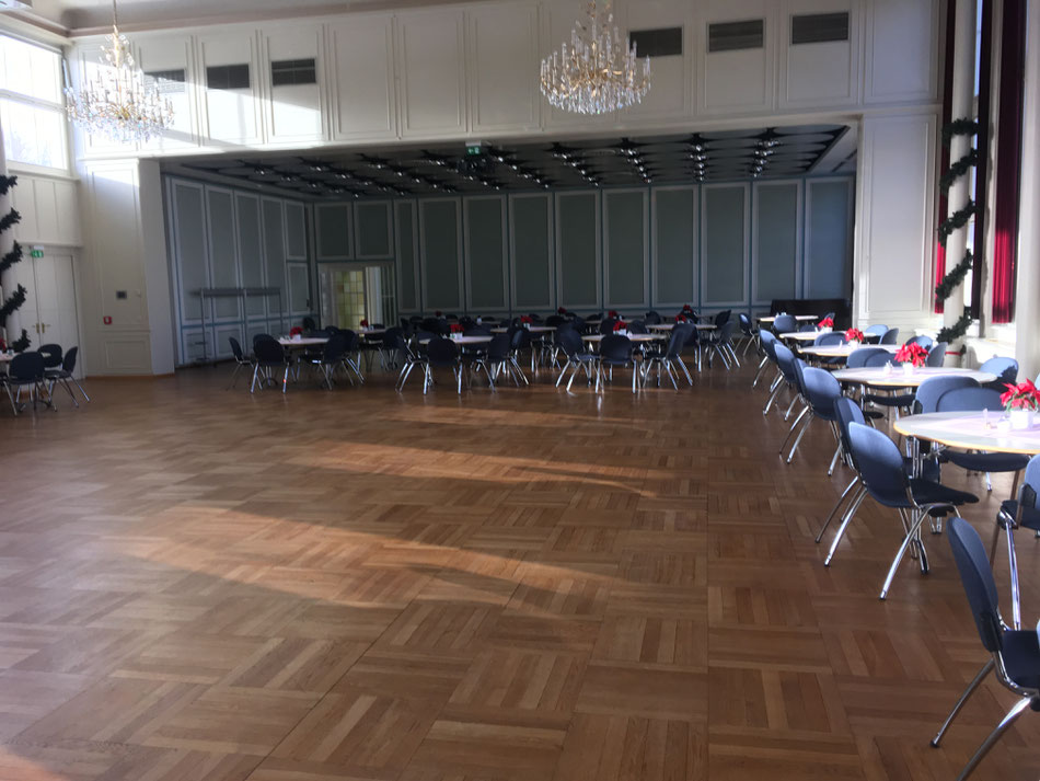 Alleinunterhalter für Tanzveranstaltungen in Cafés 