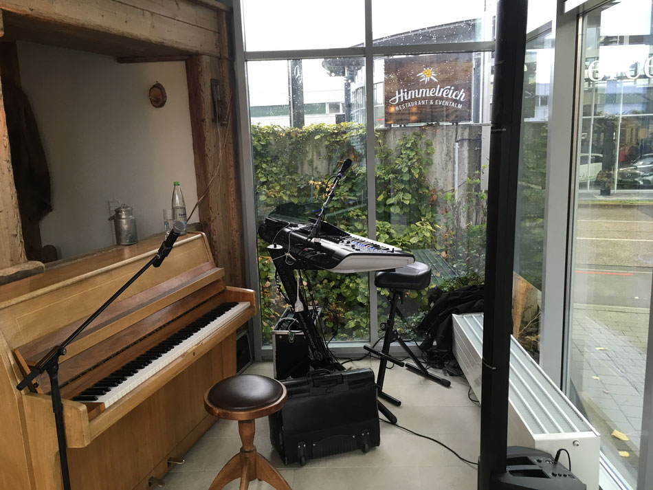 Hochzeitsmusiker, der Klavier spielen kann im Raum Dossenheim