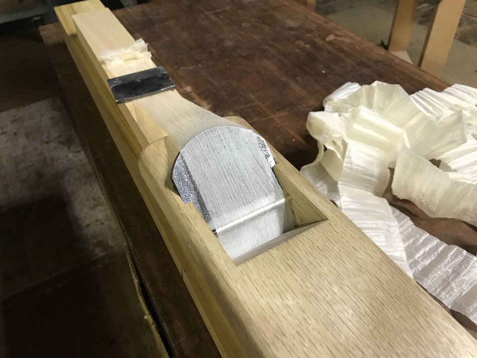 薄削りの練習 - 一枚板のテーブル きくら