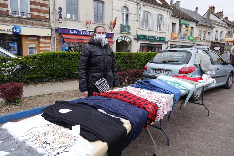 L'enseigne Cmataille ne pourra plus présenter sa collection de vêtements sur le marché pendant quatre semaines minimum.