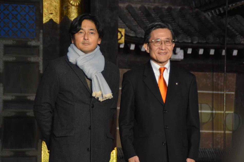 NAKED, INC.代表　村松諒太郎さん（左）と松井孝治京都市長
