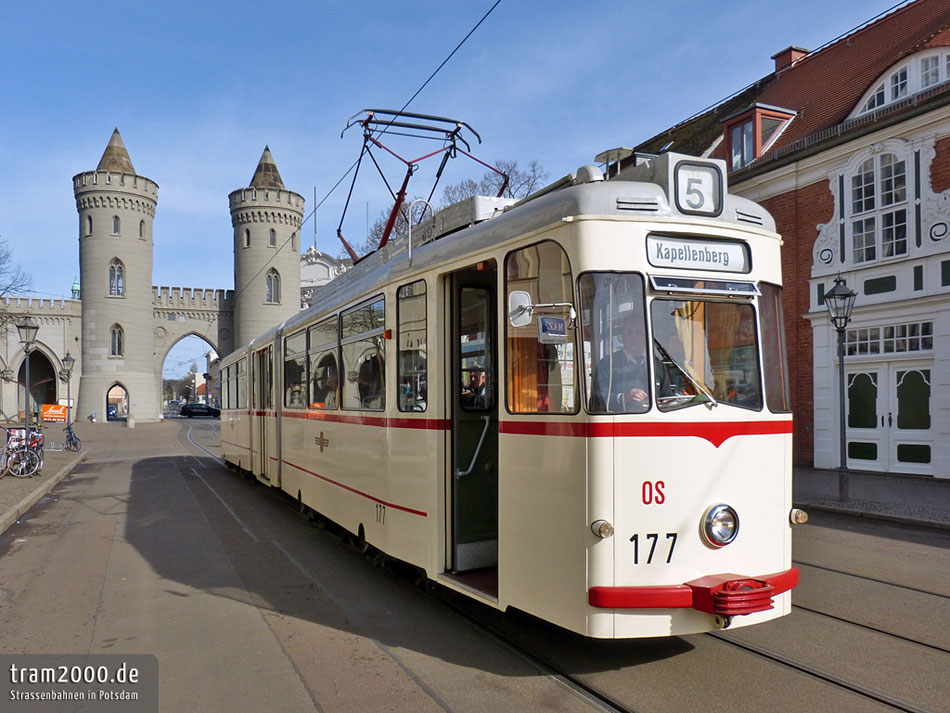 Gotha-Gelenkwagen vor dem Nauener Tor in Potsdam