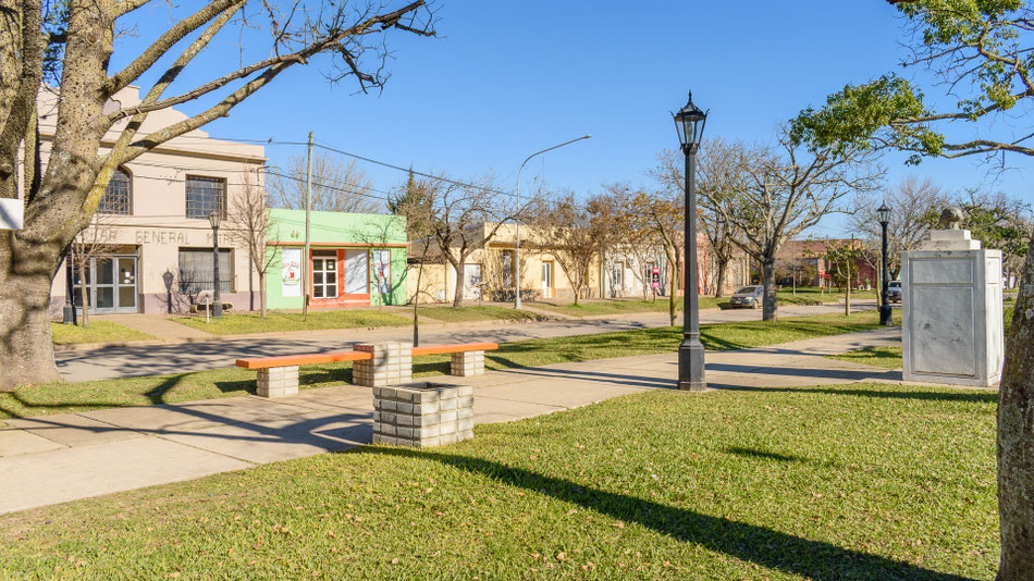 Carina Rossier Inmobiliaria vende casa en zona centrica de Villa Elisa, Entre Ríos.