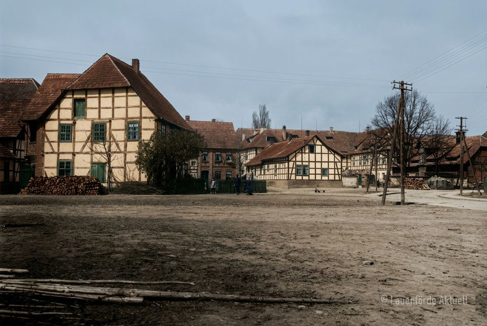 Dorfplatz um 1910