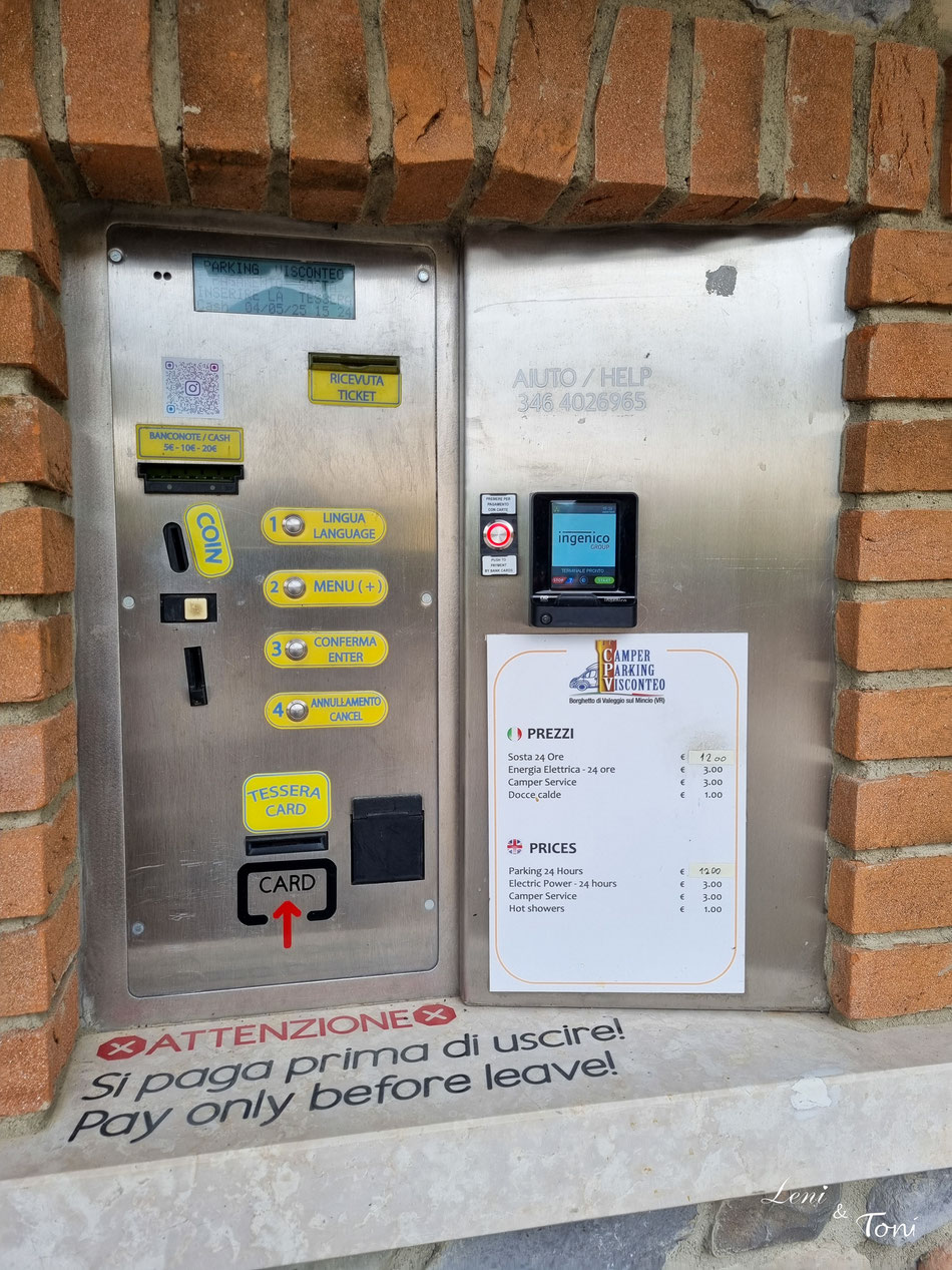 Vor der Abfahrt werden die gebuchten Leistungen inklusive Übernachtung am Kassenautomaten bezahlt