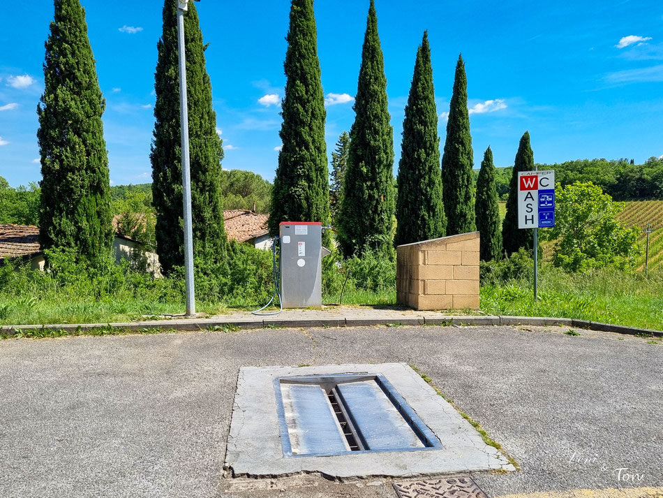 Die Ver- und Entsorgungsstation des Wohnmobilstellplatzes Monteriggioni