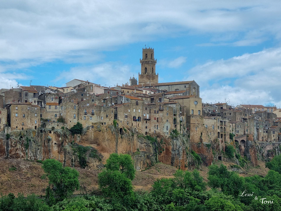 Auf einem Plateau aus Tuffstein erbaut und ein Highlight unserer Toskanareise: Pitigliano