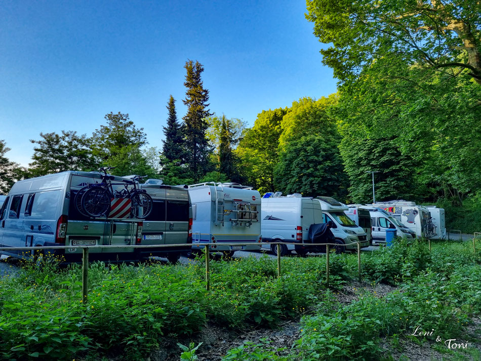 Der Wohnmobilstellplatz in Volterra ist bei unserem Besuch bis in die letzte Ecke gefüllt