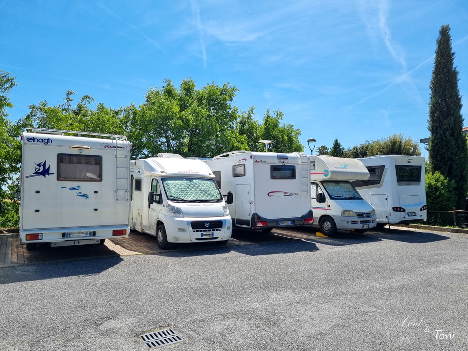 Wir stehen vier ruhige Nächte auf dem Wohnmobilstellplatz in Montalcino und fühlen uns sehr sicher