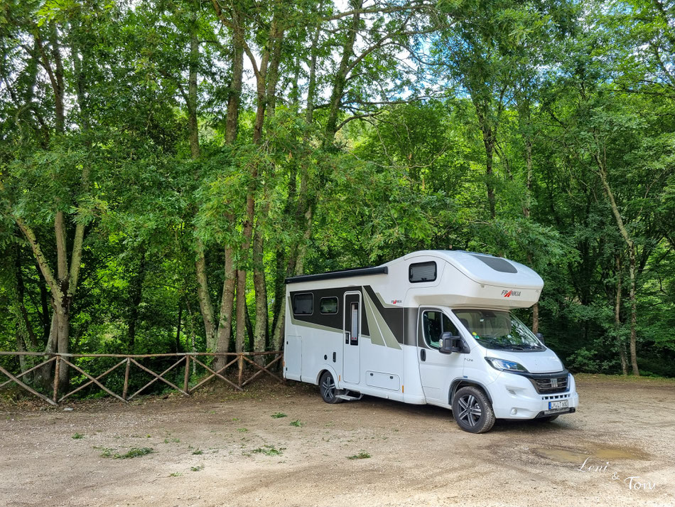 An den etruskischen Ausgrabungsstätten kann man kostenfrei parken und übernachten