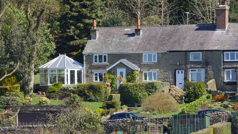 Canon 70-200 @ 200mm or 400mm EFL. Cottages about 400 metres away