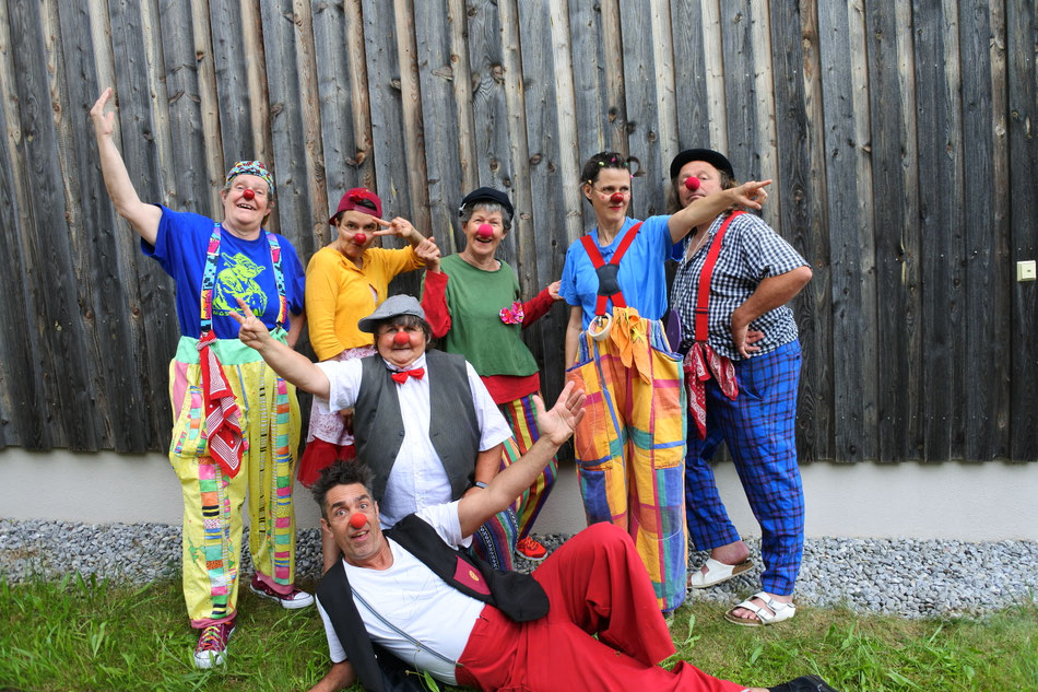 Thizou, Belina, Rübe, Clownina, Eulalia Chips, Hieroniemuß, Klinikclowns, rote Nasen, Lachen, Humor, Gruppenfoto