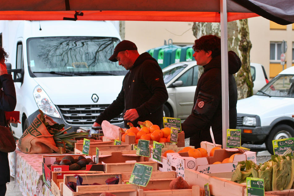 "On ne sait pas si les clients vont venir jusqu'à Béliet" s'interroge Victor Carn, marchand de fruits et légumes./Photo LB Corentin Barsacq.