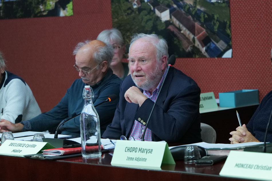 Le maire Cyrille Declercq souhaitait réduire la vitesse dans certains quartiers./Photo LB.