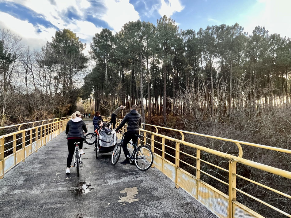 Les promeneurs étaient nombreux samedi, comme ici au viaduc du Graoux./Photo LB Corentin Barsacq