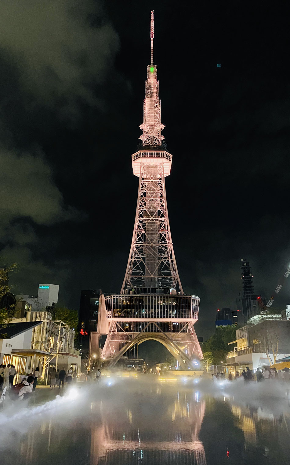 旧名古屋テレビ塔を改装した、「THE TOWER HOTEL NAGOYA」 & 中部電力MIRAI TOWER©（公財 ）名古屋観光コンベンションビューロー