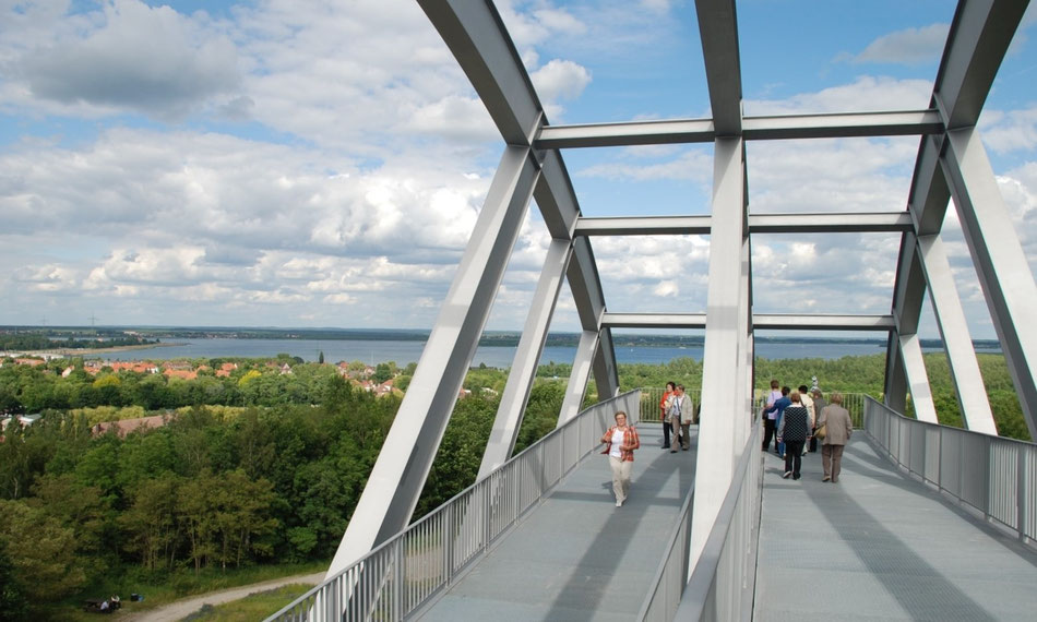 Brücke als Aussichtsturm zum Goitzschesee bei Bitterfeld