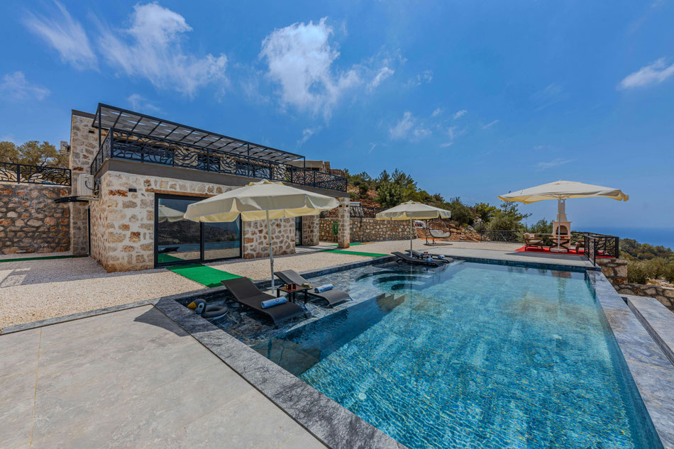villetta con piscina in sardegna