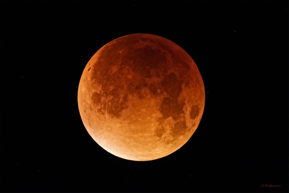 Eclipse Total de Luna 28-09-2.015 en su máximo