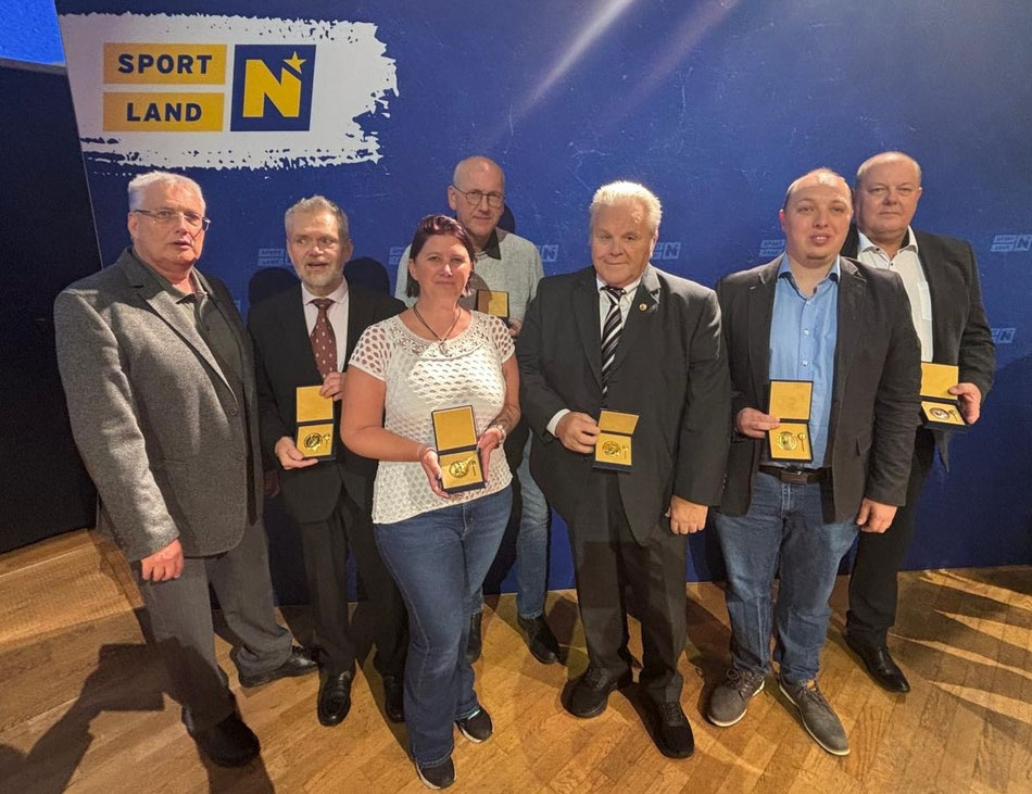 v.l.: der stolze NÖBGV-Präsident Siegfried Junger, Peter Stummer, Claudia Grill, Egon Stingl, Gerhard Jeckel, Markus Feiwickl, Igor Qualich