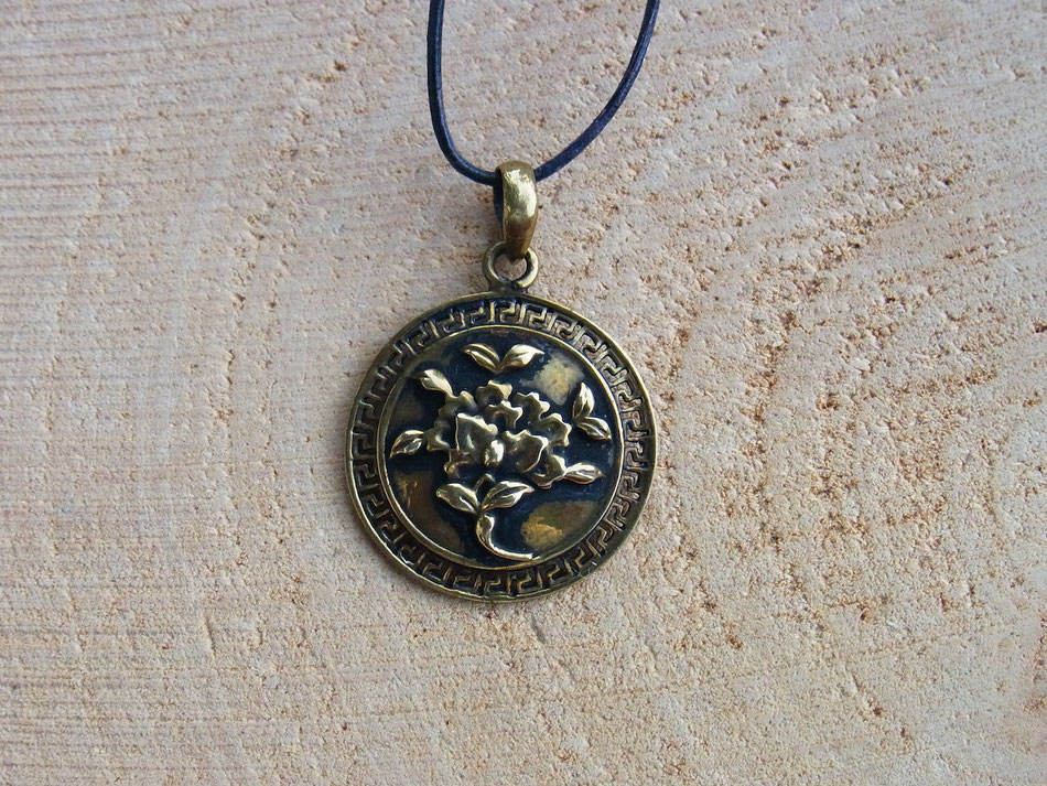 Kette mit buddhistischem Lotus Glückssymbol