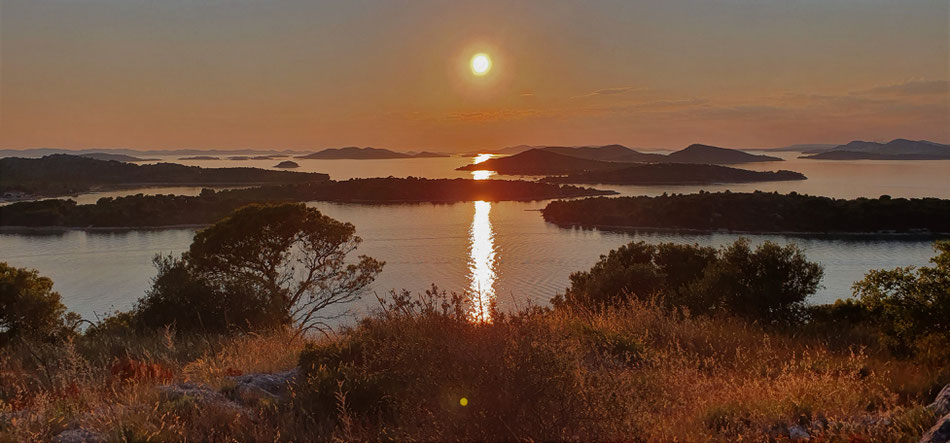 Dalmatinische Inseln im Sonnenuntergang